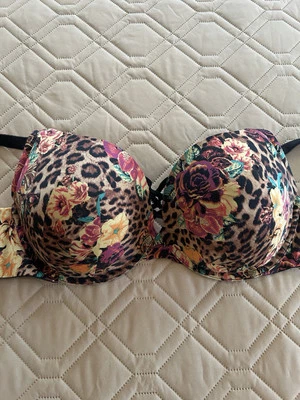 Torrid Curve Bra 40DDD floral and leopard  design with clasp in back  - Image 1 of 4