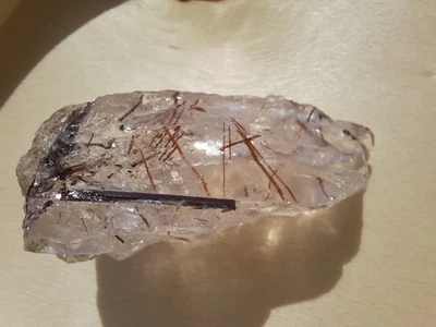 quartz avec inclusion cheveu cuivré 5x2x 2 cm Minéraux pierre 27,5 gr MADAGASCAR - Photo 1/4