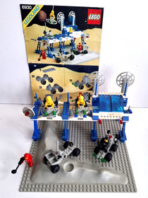 LEGO Space Vintage 6930 Set Complete + OBA Space Station Space Supply Station Excellent