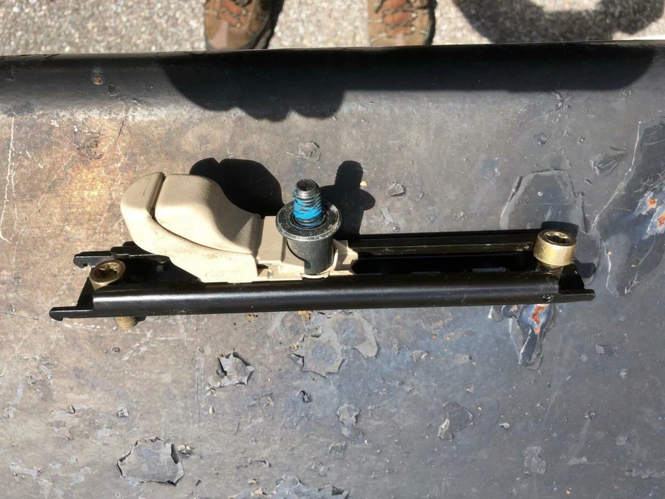 Soporte ajustable cinturón de seguridad pilar Ford Crown Victoria P71 B 2003-2011 Foto 1 de 1