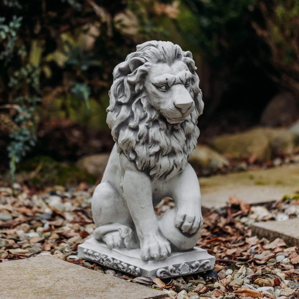 Löwen mit Kugel links Steinfigur H.47 cm Grau 21 kg Weißbeton frostsicher - Bild 1 von 4