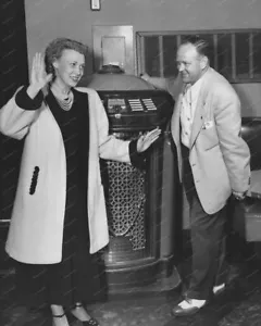 Seeburg Trashcan Jukebox On Location Professional Photo Lap Reprint - Bild 1 von 1