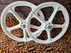 RUEDAS SKYWAY TUFF BLANCAS 2 BMX 20" RUEDAS BICICLETA 3/8 rodamiento sellado bujes nuevos - Imagen 1 de 6