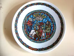 D'Arceau-Limoges France Noel Vitrail Christmas Angels Appear 8 1/2" Diameter Pla - Picture 1 of 4