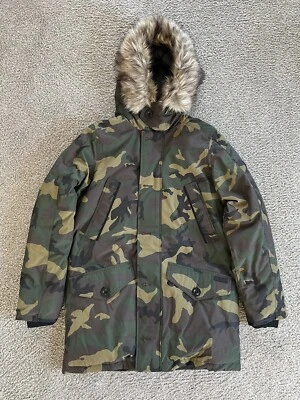 Jaqueta Polo Ralph Lauren Camuflagem Acabamento de Pele Sintética Parka Masculina Tamanho P $498 - Imagem 1 de 3