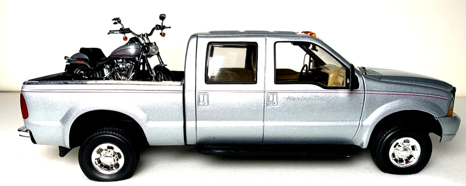 哈雷戴维森福特 F-250 Crew Cab 带 Deuce / 1: 24 比例 INV# 3137 (S3-4) — 第 1/4 张图片