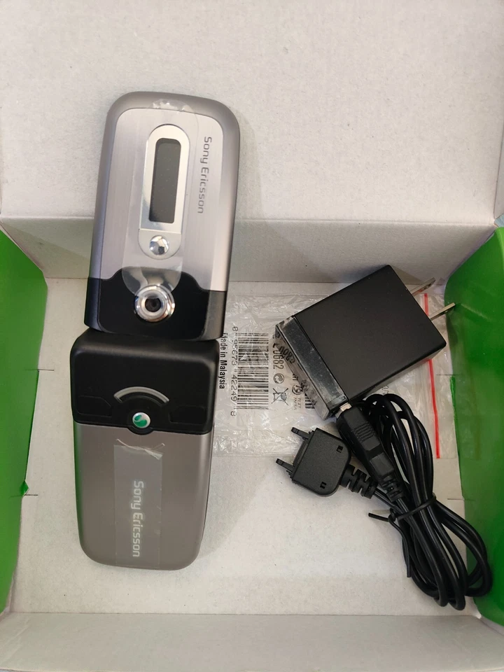 Sony Ericsson Z550 Z550i Z550c Z550a Unlocked 2G  flip phone - Image 1 of 4