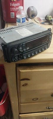 Reproductor de CD estéreo de 4 discos radio Dodge Stratus Chrysler Sebring 01-05 MR459823 Foto 1 de 3