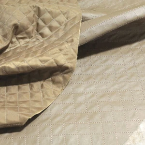 Khaki Steppfutter als Polster und Bekleidungsstoff Kissenbezug Mantel Jacken - Bild 1 von 3