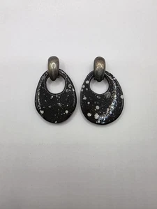 Vintage schwarz & weiß gesprenkelte Träne Ohrhänger Funky Retro 2 1/4" - Bild 1 von 5