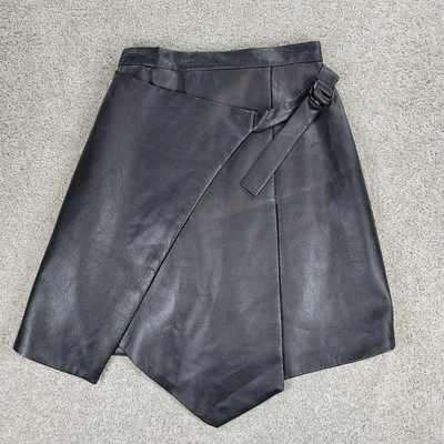 Falda BCBGMaxazria Yulissa para mujer XXS negra imitación cuero hebilla envolvente cremallera trasera Foto 1 de 4