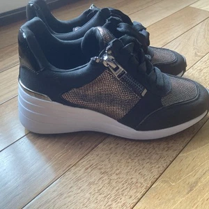 DKNY sneaker Kalina Lace-up Wedge Shoes Women’s size 7.5 - Picture 1 of 11