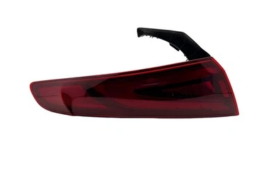 Luz trasera izquierda del lado del conductor Alfa-Romeo Giulia 2017-2024 montada en cuarto Foto 1 de 4