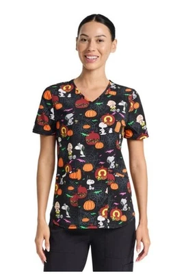 Blusa Médica Estampada con Cuello en V Peanuts Charlie Brown Spooky Snoopy Para Mujer PEQUEÑA Foto 1 de 4