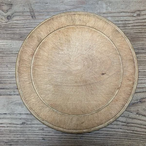 Carved Bread Board - Round - English - Kitchenalia - Farmhouse - Cottage - Picture 1 of 4