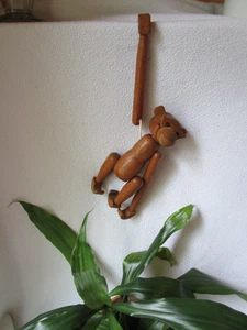 Kay Bojesen Design Holz Affe Stringregal oder Pflanzen Deko Teak-Holz 19cm hoch - Picture 1 of 8