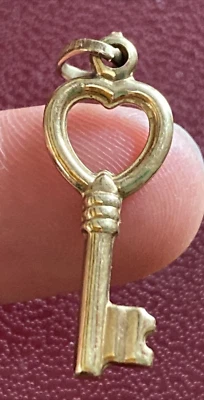 14K Yellow Gold Skeleton Key 🔑 Charm - Image 1 of 4