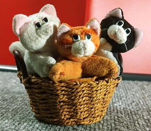 1996 Mini Pound Purries Kittens, Litter of 3 With Wicker Basket and Warm Blanket - Picture 1 of 23