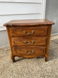 Beautiful Ethan Allen Country French Chairside Chest #26-9300 236 Fruitwood - Picture 1 of 17