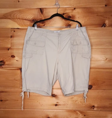 Shorts cargo Cato feminino plus size 22 cáqui leve costura interna 11 polegadas - Imagem 1 de 4