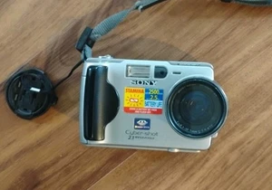 Sony Cyber-Shot DSC-S50 2.1 Mega 6x - Not Fully Functioning for Parts or Repair - Picture 1 of 3