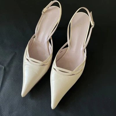 VERA WANG Women’s Ivory Heel Pointed Toe Kitten Heel Dress Shoes Size 39.5 - Image 1 of 4