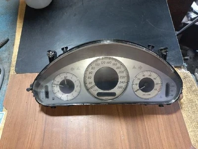 Mercedes-Benz E350 2007 4Matic grupos de instrumentos Foto 1 de 4