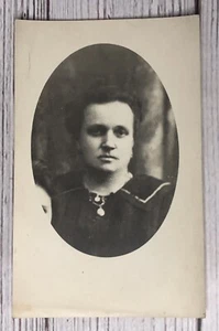 RPPC Photo Young Woman Studio Portrait Carte Postale Postcard - Picture 1 of 2