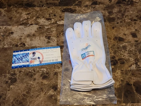 Los Angeles Dodgers SHAWN GREEN SGA 04-06-2002 BATTING GLOVES With TICKET Cover