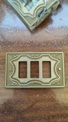 Placca ottone elaborata ADL Fonderia 3 posti/fori per Bticino Magic. Nuova