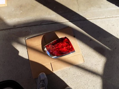 Lámpara de luz trasera exterior Buick Enclave 2008-2012 lado izquierdo fabricante de equipos originales  Foto 1 de 4