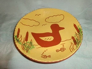 Breininger Keramik glasiert Rotware Ente & Fisch verziert 7" Teller, 1996 - Bild 1 von 4
