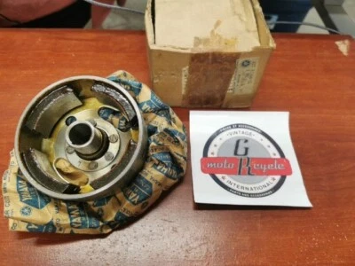 Nuevo de Lote Antiguo Yamaha 1974 1975 MX100 MX125 VOLANTE ROTOR 427-81350-11-00 Y125 Foto 1 de 4