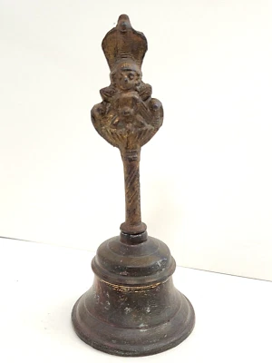 Campana de hierro del sudeste asiático Indonesia con mango en forma de Garuda siglos XIX-XX Foto 1 de 4