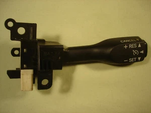 Toyota 84632-34011 cruise switch used very good - Picture 1 of 1