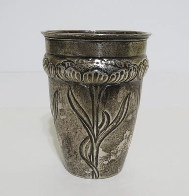 Antigua taza danesa martillada a mano de plata maciza reposada tres torres marca 108 g. Foto 1 de 4