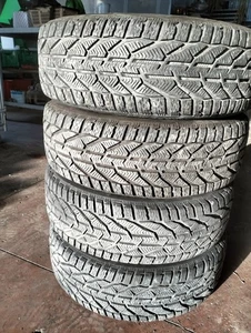 GOMME N. 4  205  60  R16  96H  TIGAR 2819  M+S  80 - 70 %  - Foto 1 di 14