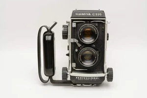 Mamiya C220 Pro TLR w/80mm f3.7 lens, Grip, cap, New seals, Great! - Picture 1 of 10