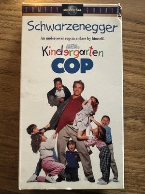 Kindergarten Cop (VHS, 1991) Arnold Schwarzenegger 90's Comedy Foto 1 de 4