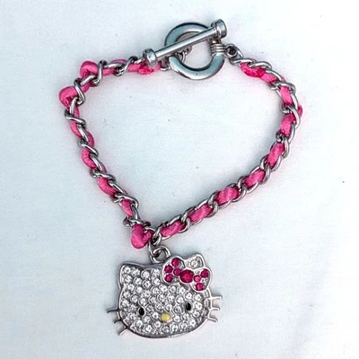 Pulsera Sanrio Hello Kitty Dije Metal Rosa 2012 Estrás Kidcore Coleccionable Foto 1 de 4