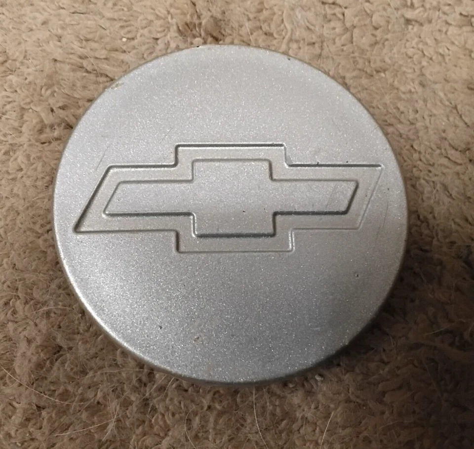 Chevrolet Cavalier, 1995, 1996, 1997, 1998, 1999, plateado, tapa central de 2,0 pulgadas Foto 1 de 4