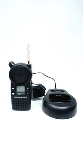 Motorola CLS1110 UHF Business 2-Way Radio Walkie Talkie - Picture 1 of 6