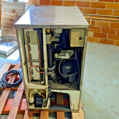 Hoshizaki KM-650MAH Air Cooled Crescent Cuber Icemaker, 520 lbs per 24 Hours - Image 1 of 4