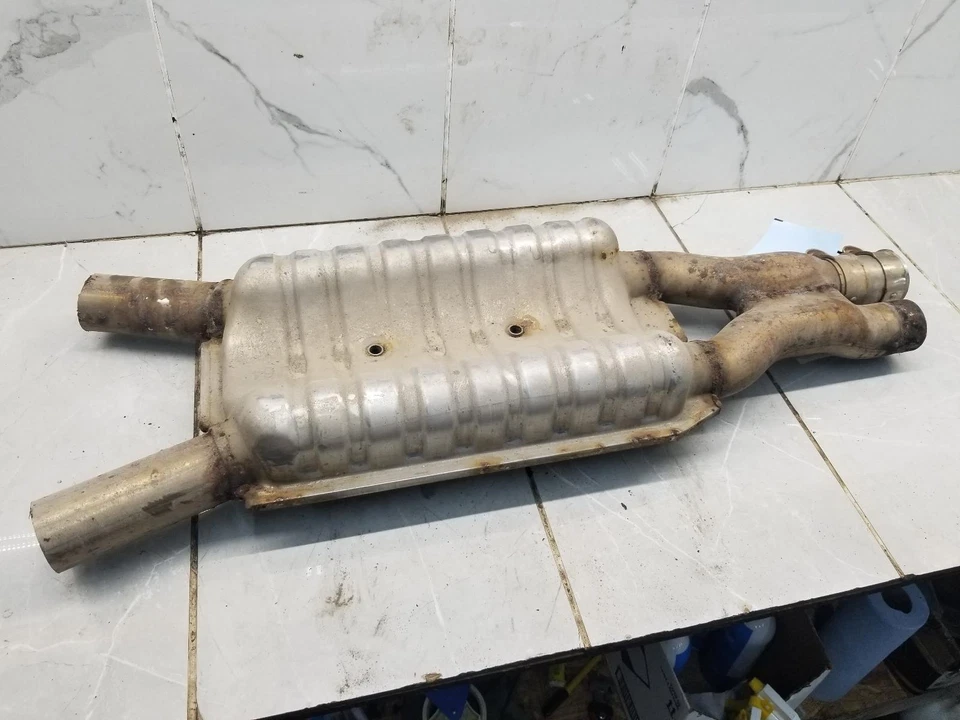 Audi A8 2008 dos en dos salidas OEM doble escape resonador #007388 Foto 1 de 4