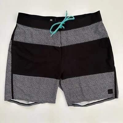 Globe Boardshorts Hombre Talla 36 Negro Espalda Cremallera Bolsillo Cordón En muy buena condición Foto 1 de 4