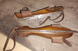 Antique Victorian Wooden Ice Skates with Iron Blades – Late 1800s - early 1900s - Picture 1 of 5