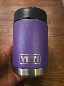 YETI Rambler 12 oz isolatore per lattine colster - viola - Foto 1 di 4