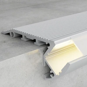 Profilo Led per scale Oiew per strisce Led 12-24V a superfice 2 m in alluminio - Foto 1 di 3