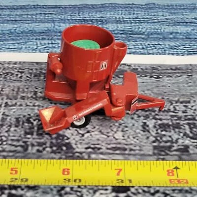 Ertl Cosechadora Internacional escala 1/64 mezcladora diecast rojo y blanco con paca Foto 1 de 4