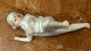 ANTICA MINIATURA BISQUE 3,5" STATUINA PIANOFORTE BAMBINO RAGAZZO GATTONARE # 373 USATA IN OTTIME CONDIZIONI - Foto 1 di 6